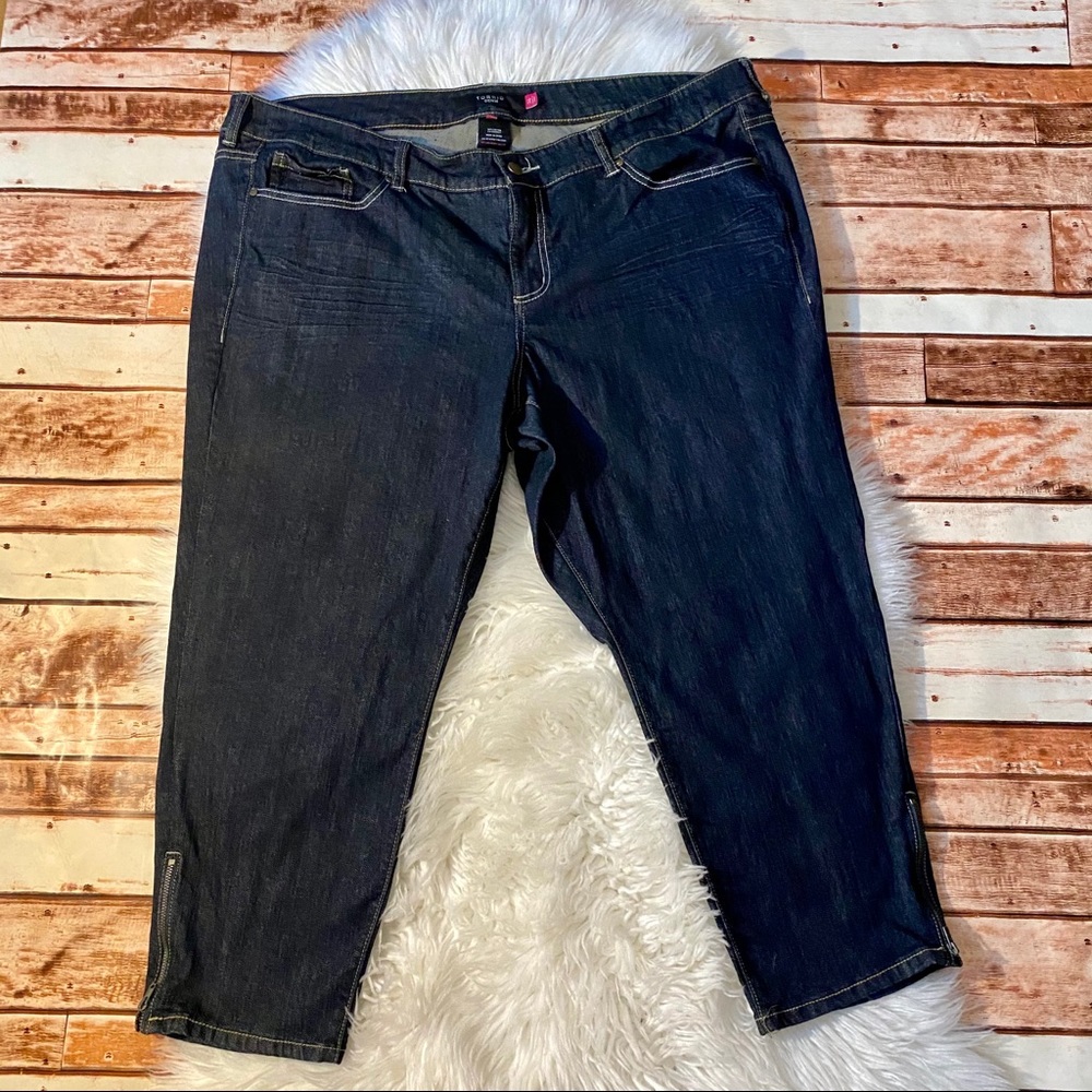 Women’s Torrid Crop Ankle Zipper Jeans Size 24